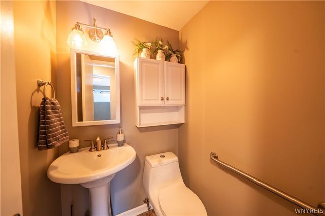 270 Wimbledon Court, West Seneca, NY 14224