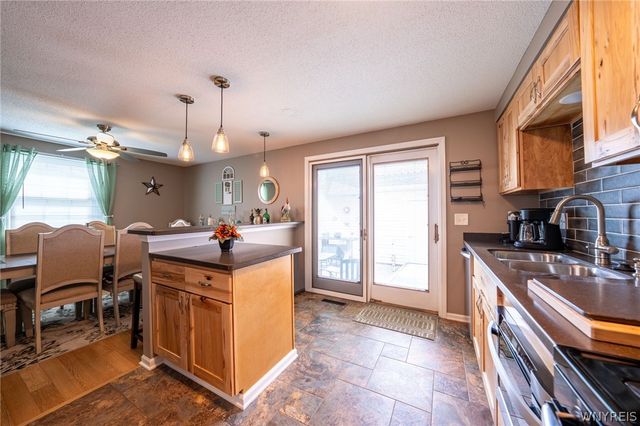 270 Wimbledon Court, West Seneca, NY 14224