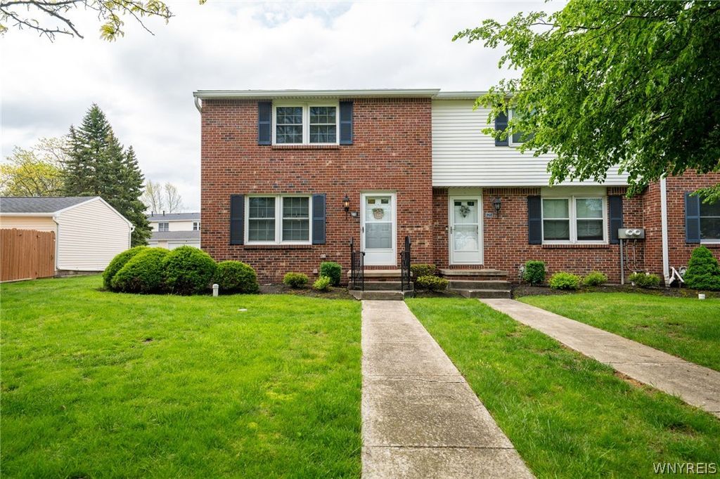 270 Wimbledon Court, West Seneca, NY 14224