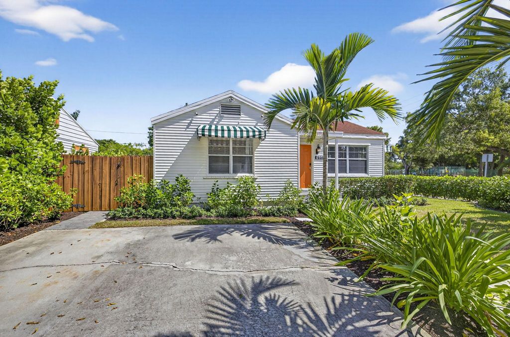 6916 Garden Avenue, West Palm Beach, FL 33405