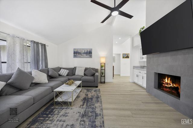 9712 White Oak Drive, Bakersfield, CA 93311