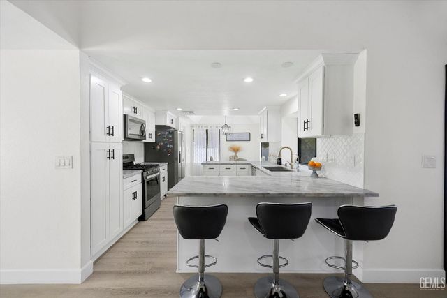9712 White Oak Drive, Bakersfield, CA 93311