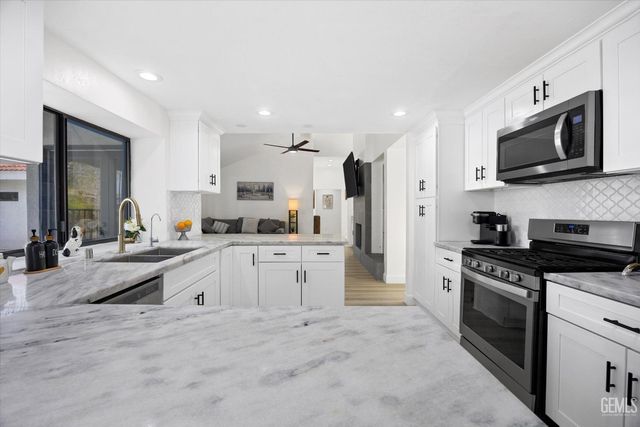 9712 White Oak Drive, Bakersfield, CA 93311