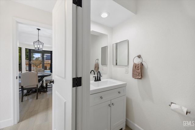 9712 White Oak Drive, Bakersfield, CA 93311