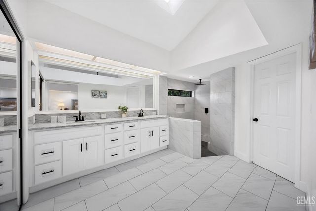 9712 White Oak Drive, Bakersfield, CA 93311