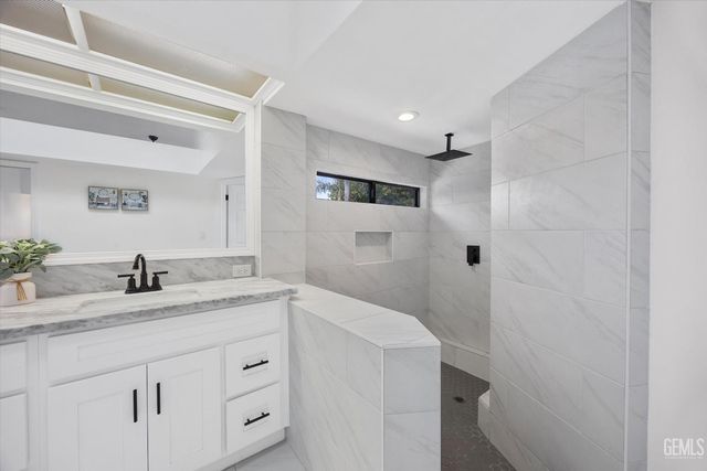 9712 White Oak Drive, Bakersfield, CA 93311