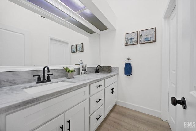 9712 White Oak Drive, Bakersfield, CA 93311