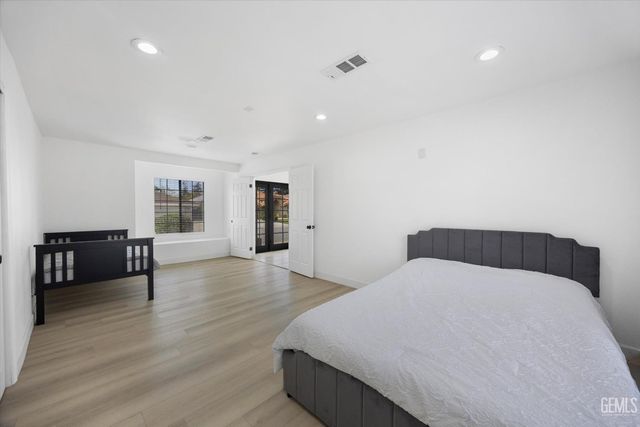 9712 White Oak Drive, Bakersfield, CA 93311