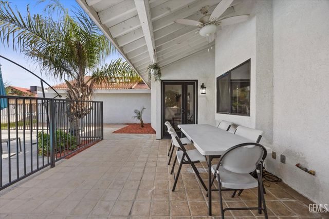 9712 White Oak Drive, Bakersfield, CA 93311