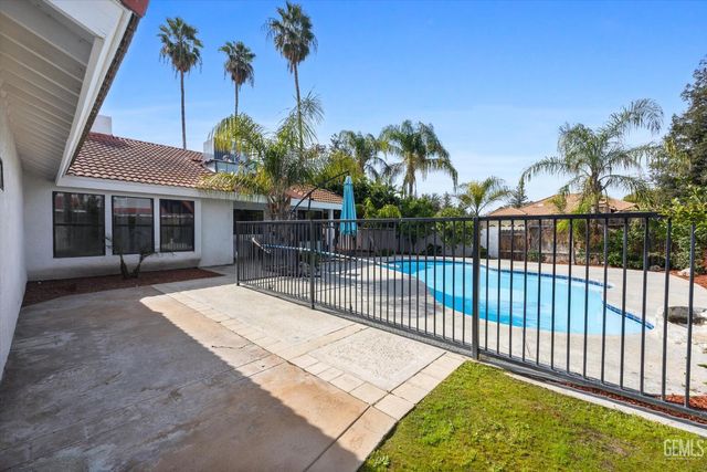 9712 White Oak Drive, Bakersfield, CA 93311