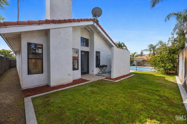 9712 White Oak Drive, Bakersfield, CA 93311