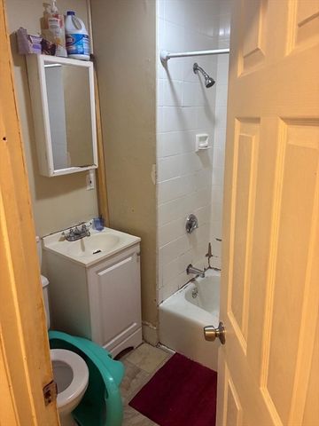 61 Vine 23, Lynn, MA 01905