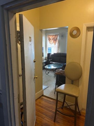 61 Vine 23, Lynn, MA 01905