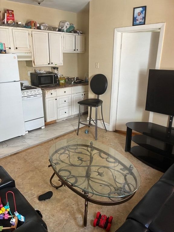 61 Vine 23, Lynn, MA 01905