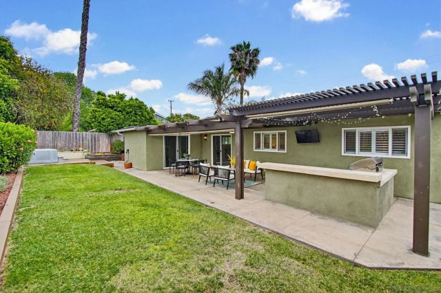 8318 June Lake Dr, San Diego, CA 92119