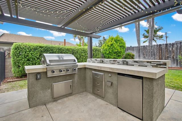8318 June Lake Dr, San Diego, CA 92119