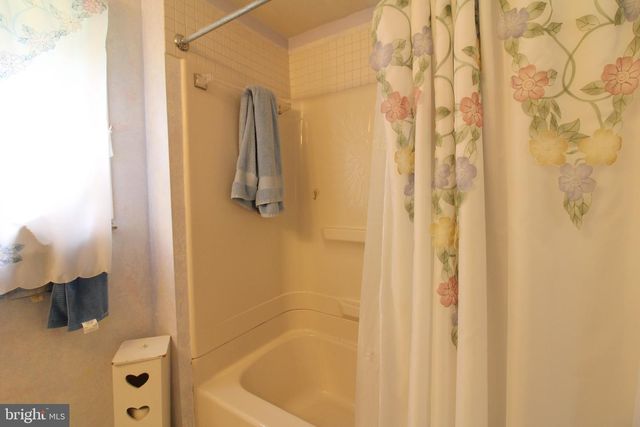 412 WALLACE AVE, Lindenwold, NJ 08021