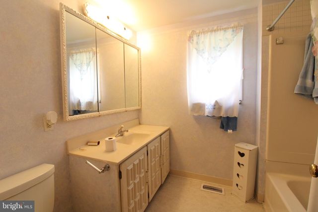 412 WALLACE AVE, Lindenwold, NJ 08021