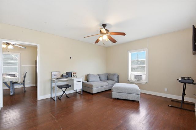 4218 Avenue S, Galveston, TX 77550