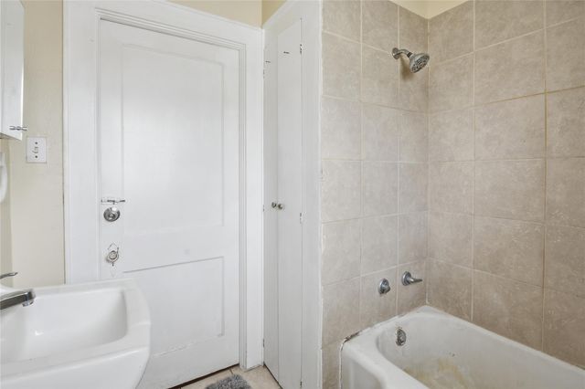 4218 Avenue S, Galveston, TX 77550
