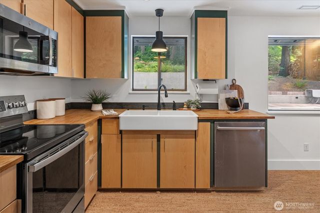 22914 2nd Avenue SE, Bothell, WA 98021