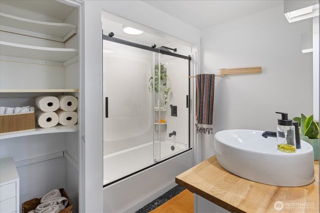 22914 2nd Avenue SE, Bothell, WA 98021