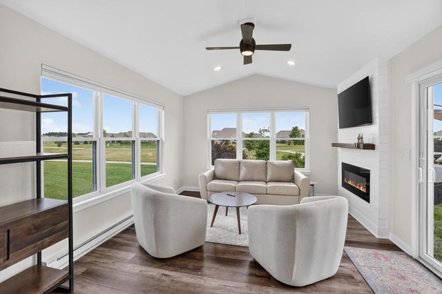 35144 Winnebago DRIVE, Oconomowoc, WI 53066