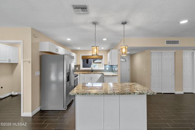 2961 N Río Verde Drive, Tucson, AZ 85715