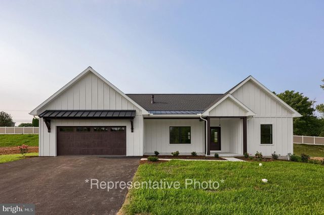 GROVE LN, Myerstown, PA 17067
