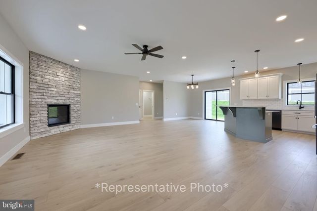 GROVE LN, Myerstown, PA 17067