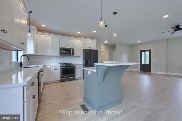 GROVE LN, Myerstown, PA 17067