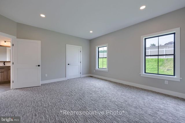 GROVE LN, Myerstown, PA 17067