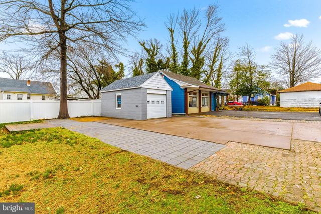 17 W GLOUCESTER PIKE, Barrington, NJ 08007