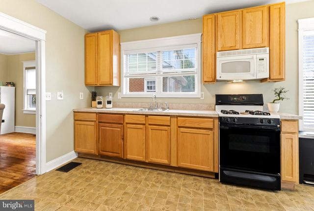 17 W GLOUCESTER PIKE, Barrington, NJ 08007