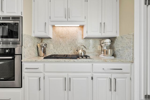 105 Village Path, Castroville, TX 78009