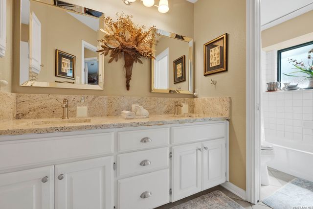 105 Village Path, Castroville, TX 78009