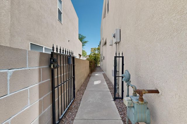 4627 Holiday Breeze Place NE, Albuquerque, NM 87111