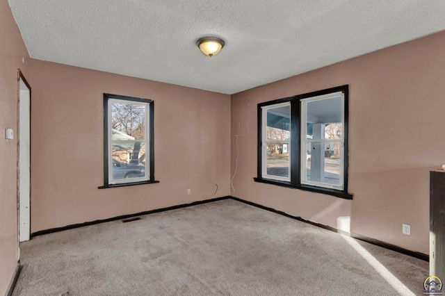 2721 SE Colorado AVE, Topeka, KS 66605