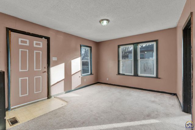 2721 SE Colorado AVE, Topeka, KS 66605