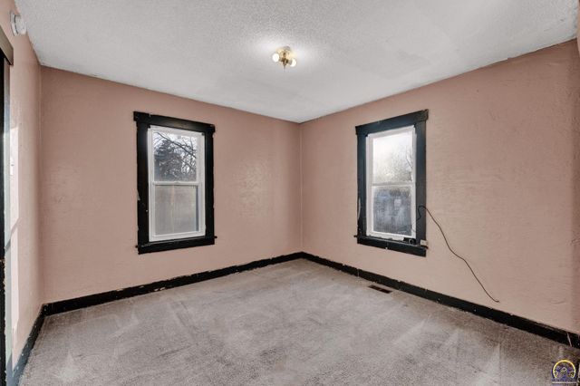 2721 SE Colorado AVE, Topeka, KS 66605