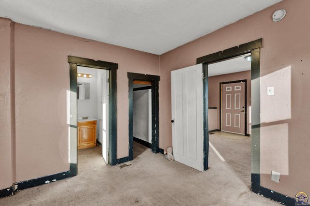 2721 SE Colorado AVE, Topeka, KS 66605