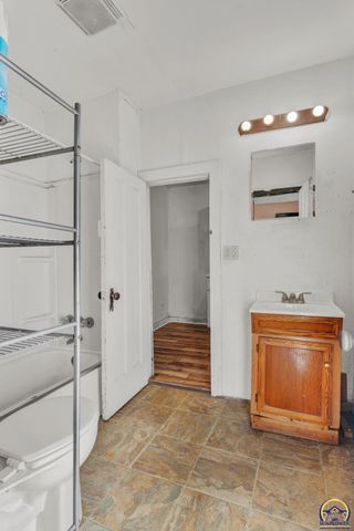 2721 SE Colorado AVE, Topeka, KS 66605