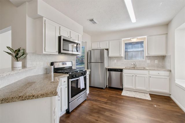 75 Fallshire Drive, The Woodlands, TX 77381