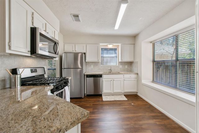 75 Fallshire Drive, The Woodlands, TX 77381