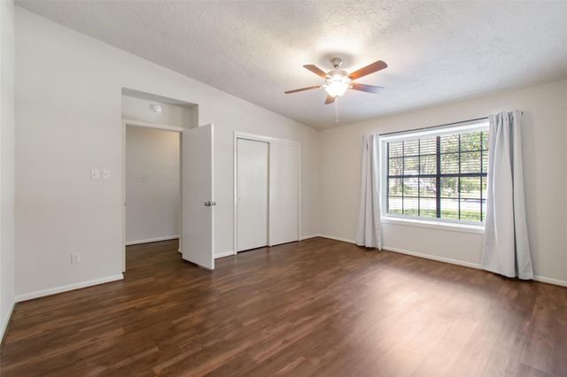 75 Fallshire Drive, The Woodlands, TX 77381