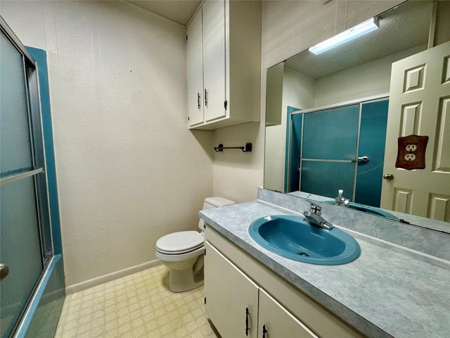 1304 W Wise Street, Bowie, TX 76230