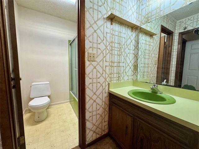 1304 W Wise Street, Bowie, TX 76230