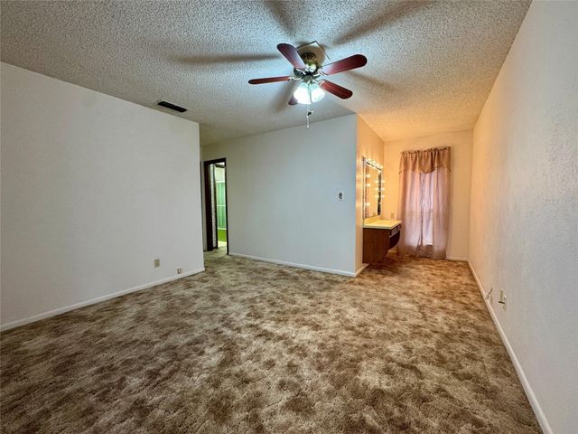 1304 W Wise Street, Bowie, TX 76230