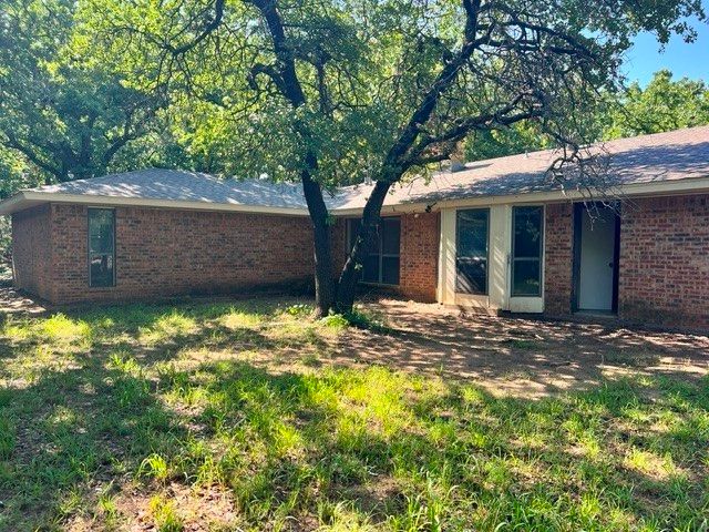 1304 W Wise Street, Bowie, TX 76230