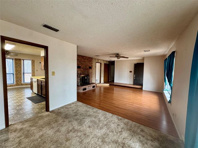1304 W Wise Street, Bowie, TX 76230